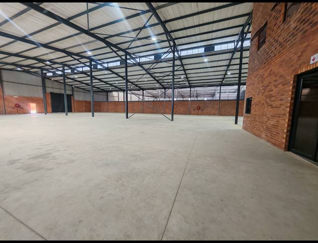 2,340M² WAREHOUSE TO LET IN ORMONDE